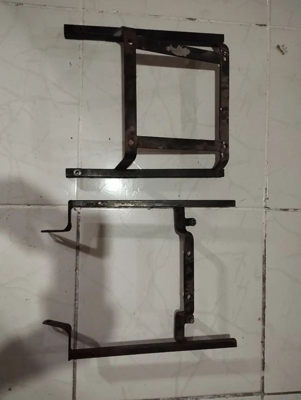 Suporte de baú para moto bros