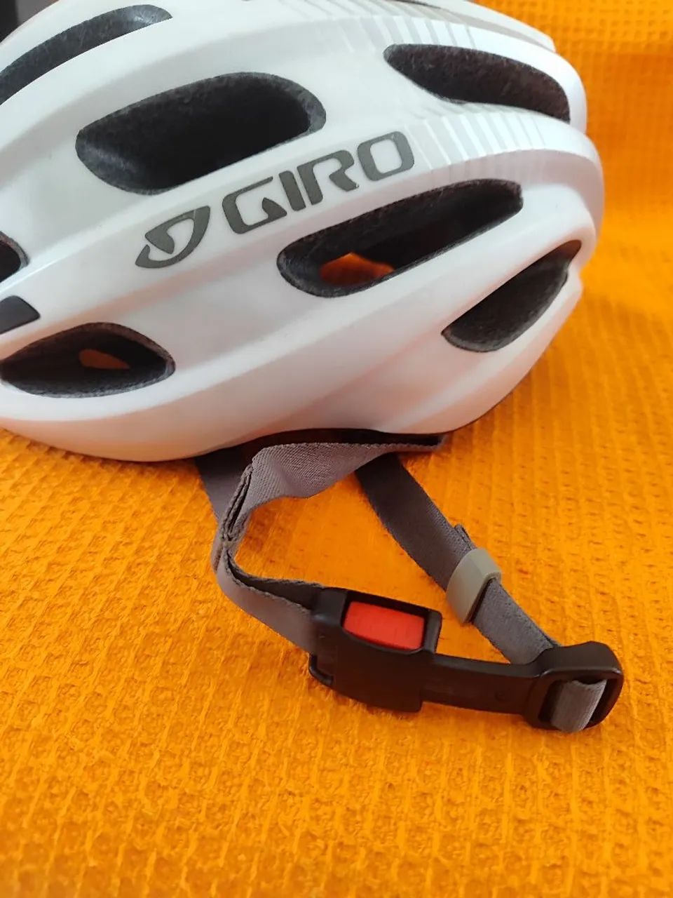 Capacete Giro Branco  - Foto 2
