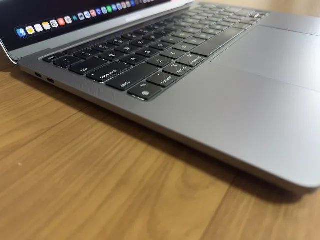 MacBook Pro M2 8GB 256GB | Touch Bar | 81 ciclos | Estado