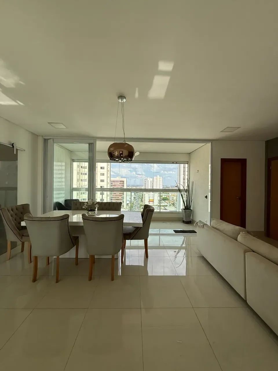 Apartamento a venda com 110 m2 com 2 suítes - Edifício Saint Riom em Alvorada - Cuiabá - M - Foto 2