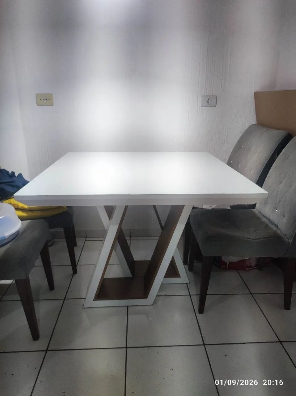 Mesa de jantar 4 lugares