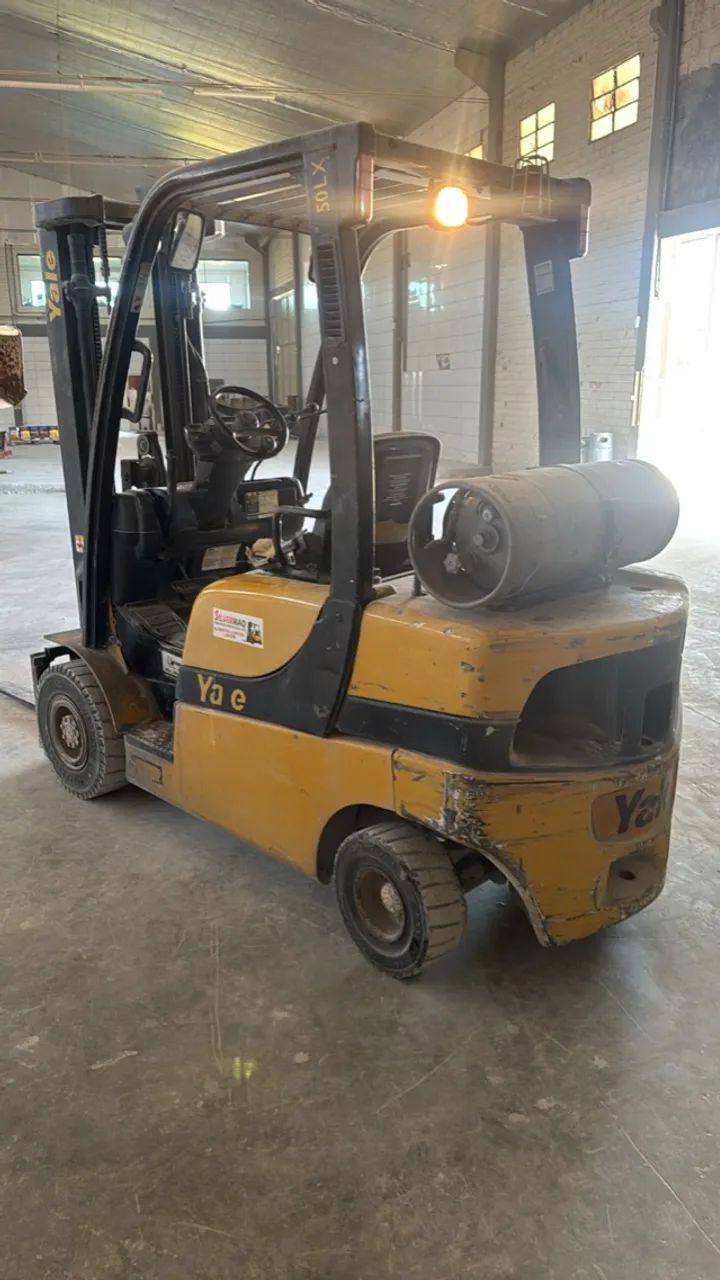 Empilhadeira Yale 2,5 TONS