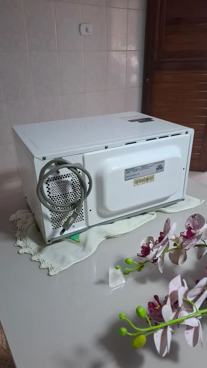 Microondas Bom todo Pra vender Ligeiro (FUNCIONANDO TUDO) - Foto 2
