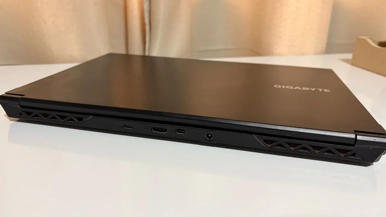 Notebook gamer Gigabyte G5 MF 2024 - Foto 4