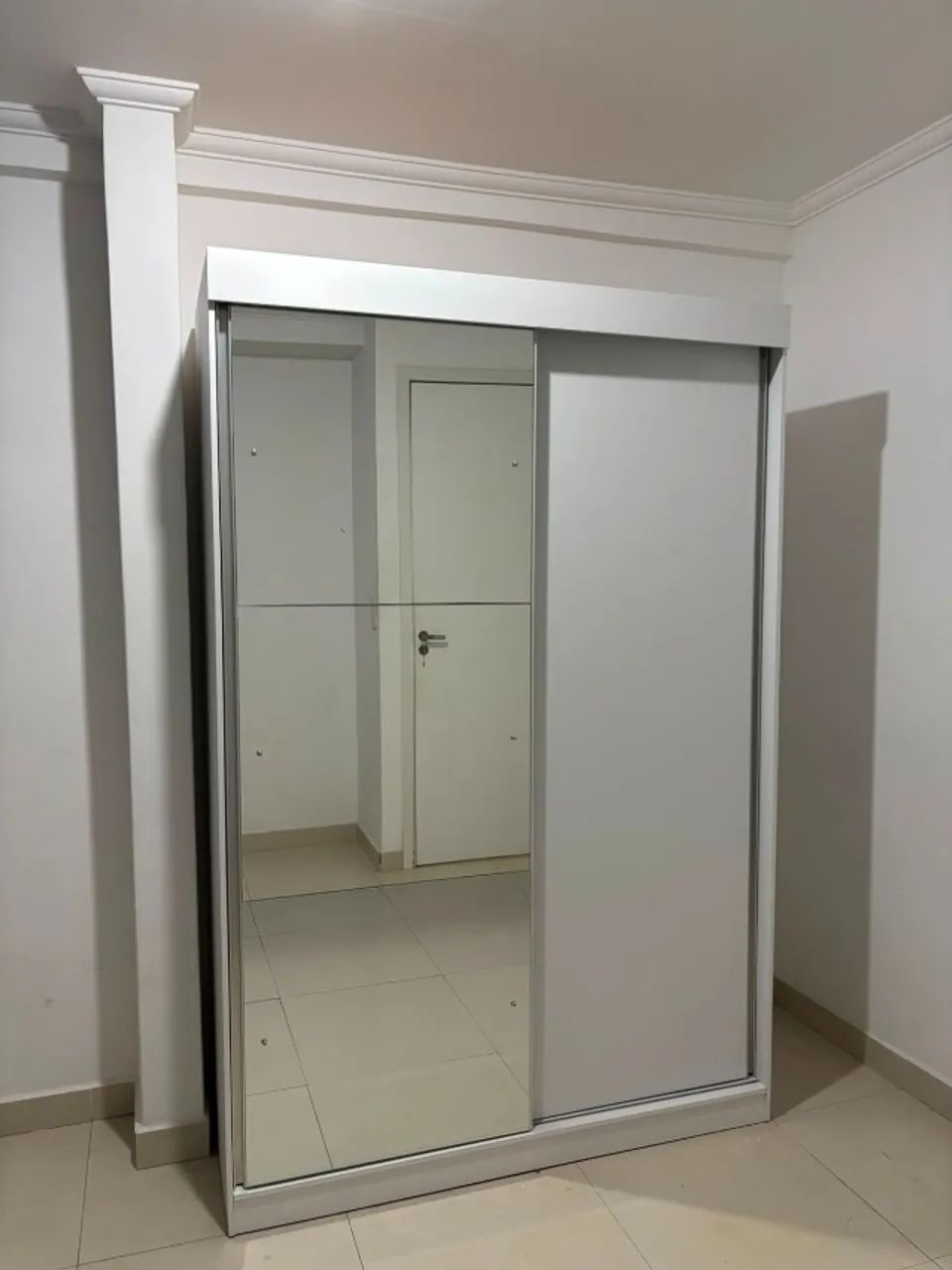 Armário Duas Portas com Espelho