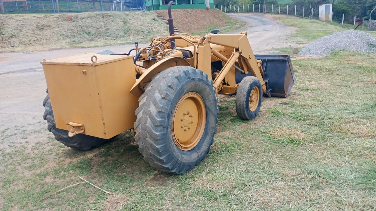 Trator Massey Ferguson, com pá carregadeira  - Foto 2