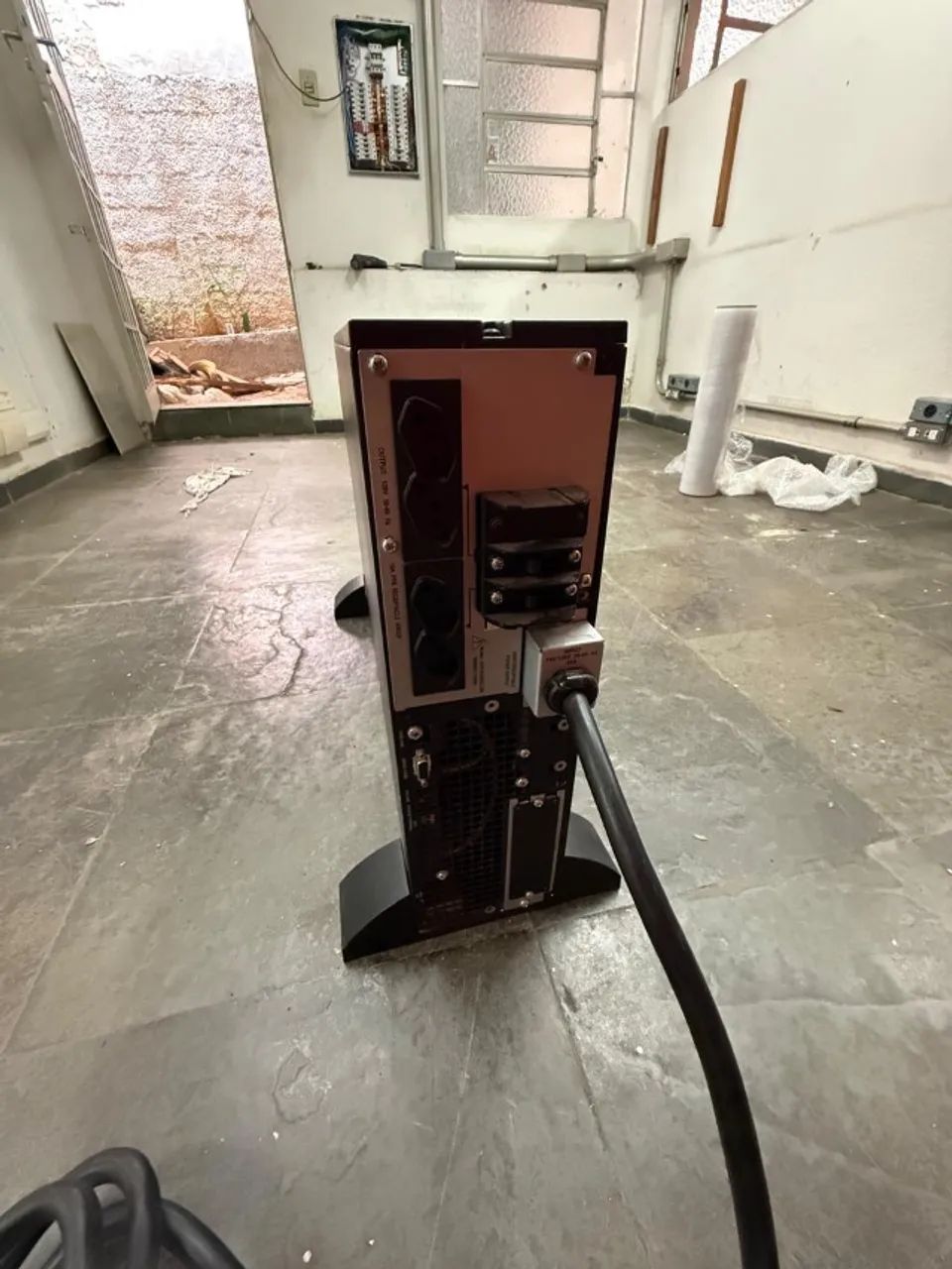 Nobreak APC Smart RT 3000 - Foto 2