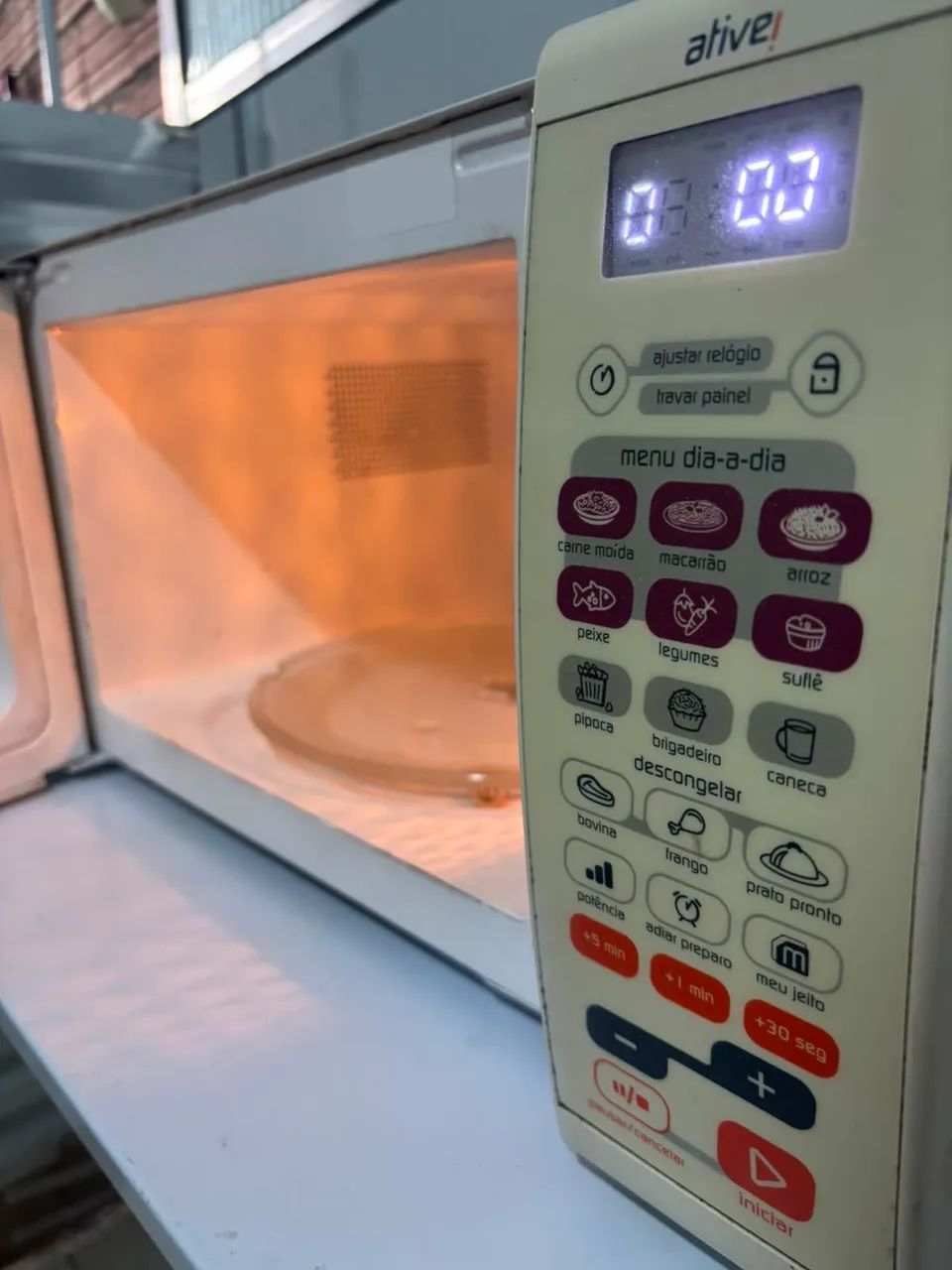 Microondas Grande Funcionando perfeitamente 
