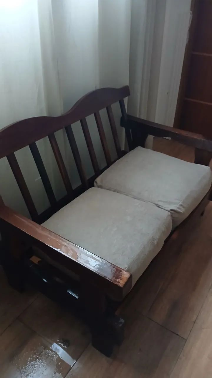 Sofa de madeira Ipê 2 lugares 