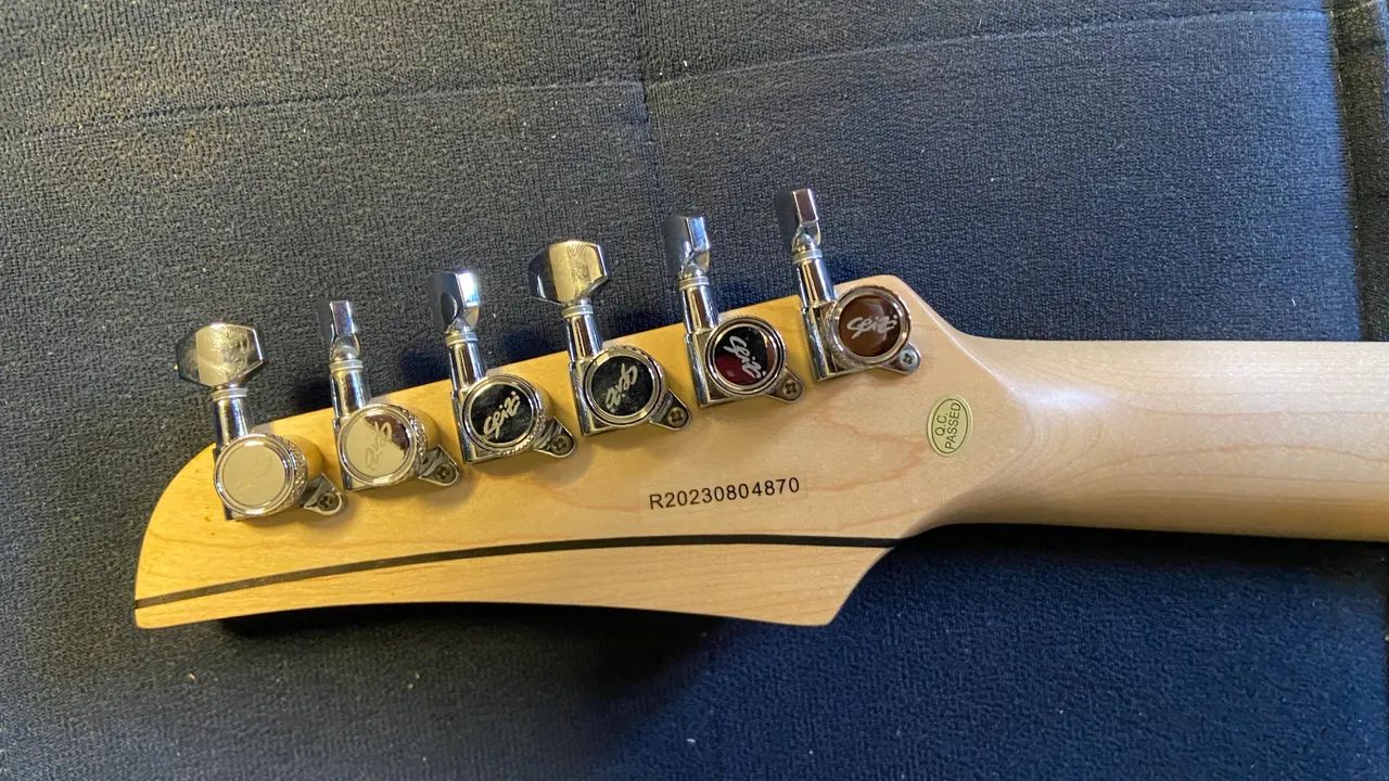 Guitarra Seizi Katana Venom HH Titanium - Instrumentos musicais