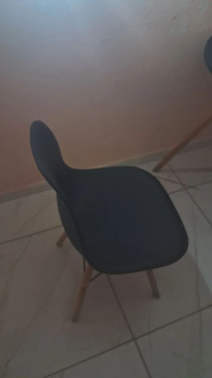 MESA COM CADEIRAS EAMES  - Foto 2