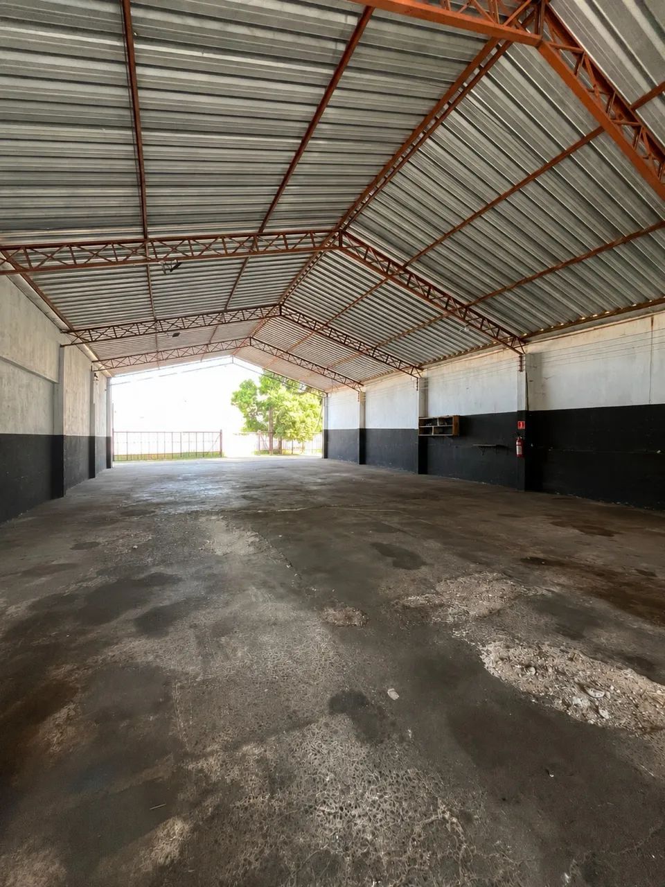 Galpão/Barracão Comercial à Venda - 600m2 de terreno - Cuiabá 