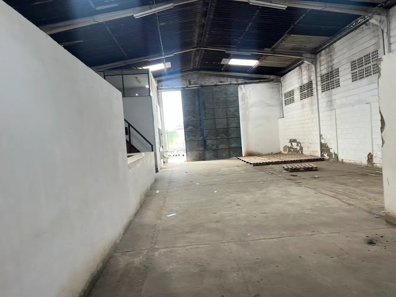 ALUGO GALPÃO  EXCELENTE LOCALIZAÇÃO - Foto 12