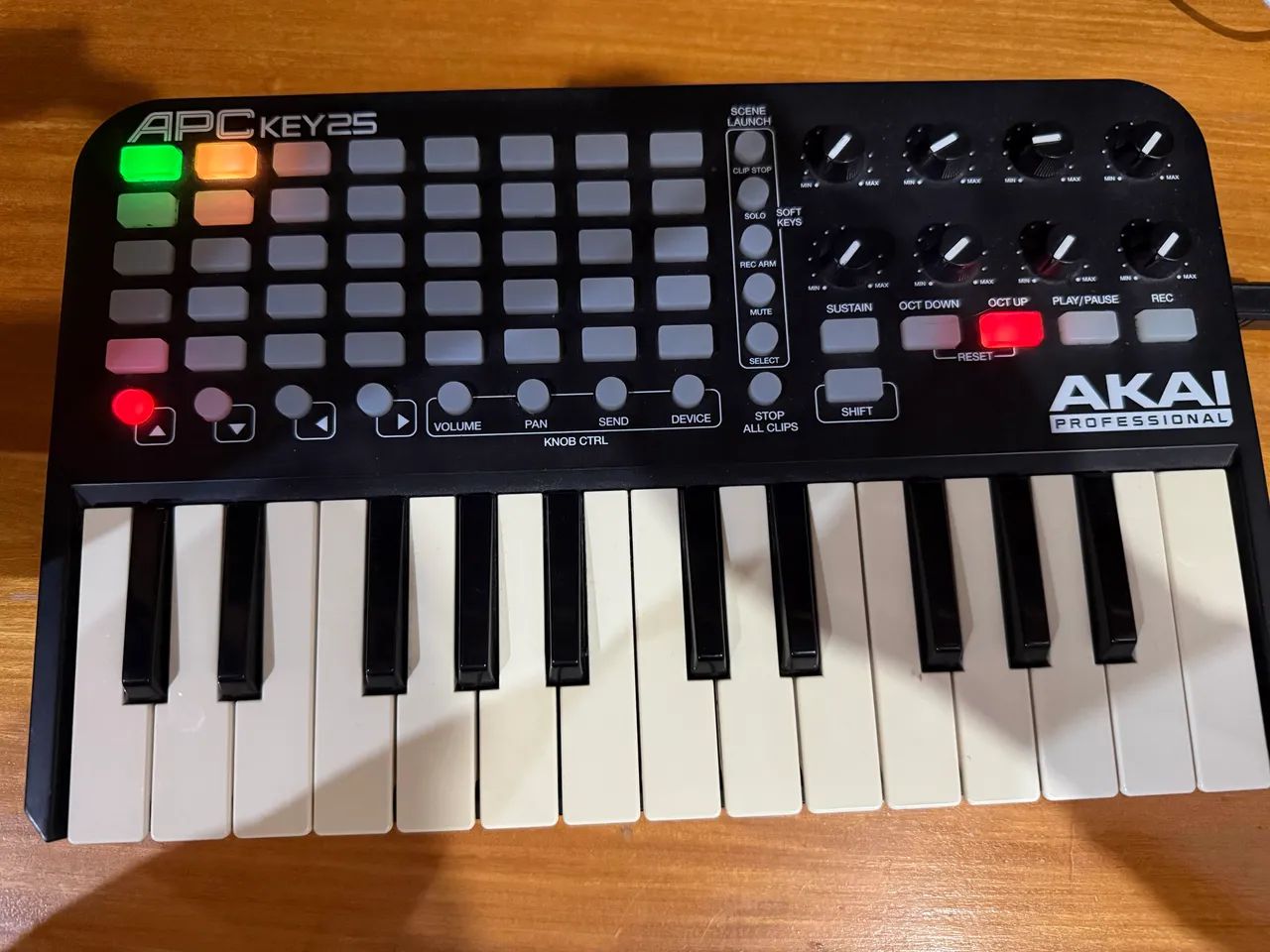 Controlador MIDI Akai APC Key 25 - Teclado + Pads - Perfeito