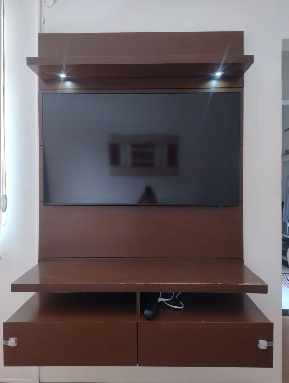 Rack suspenso em MDF