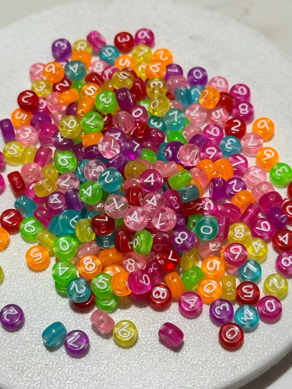 Miçangas coloridas redondas com números 38 gramas