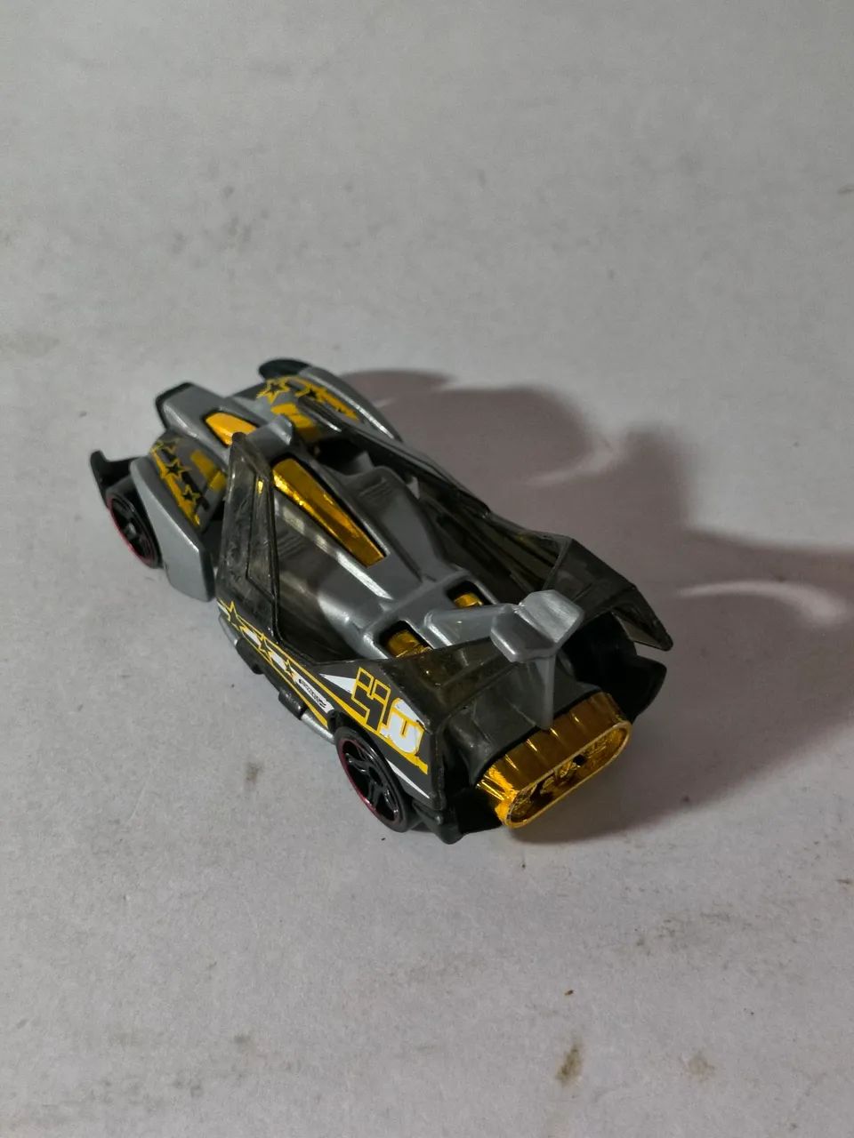 Hot Wheels Com Asa Cinza - Foto 3
