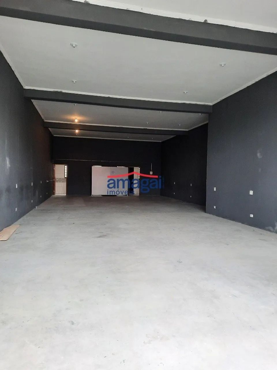Galpão c/ 155m2 c/ 03 salas Comerciais no Piso Superior