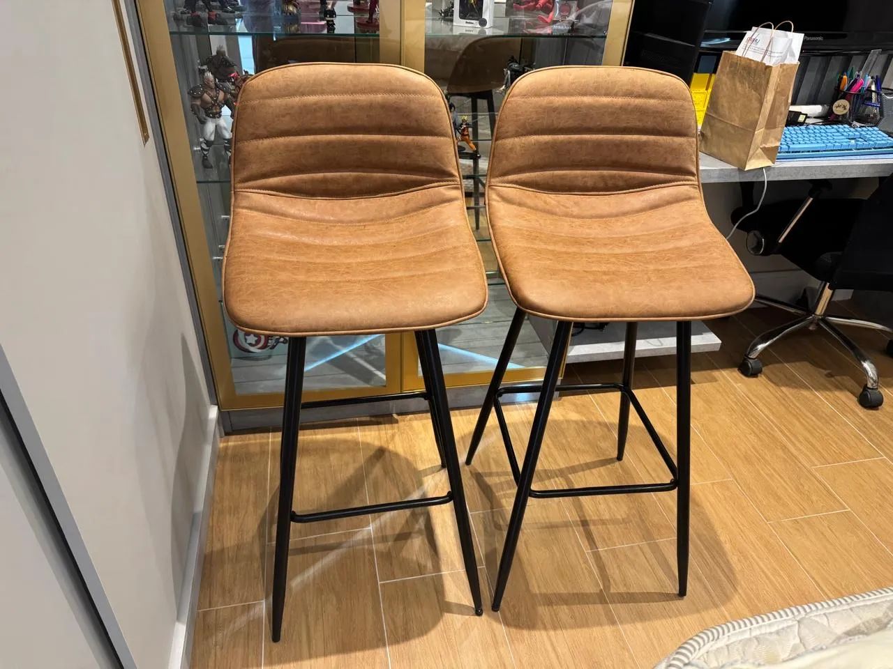 Banquetas em Courino