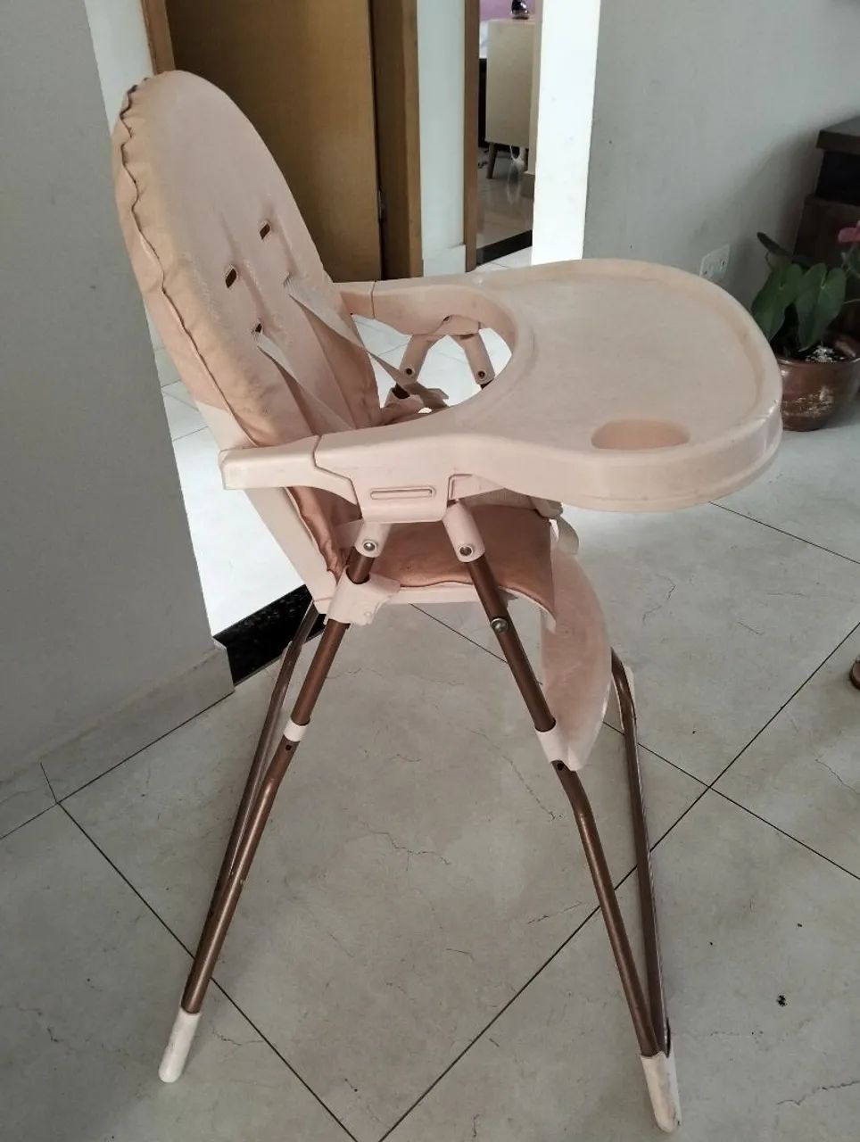 Cadeirinha de alimentação (menina) 