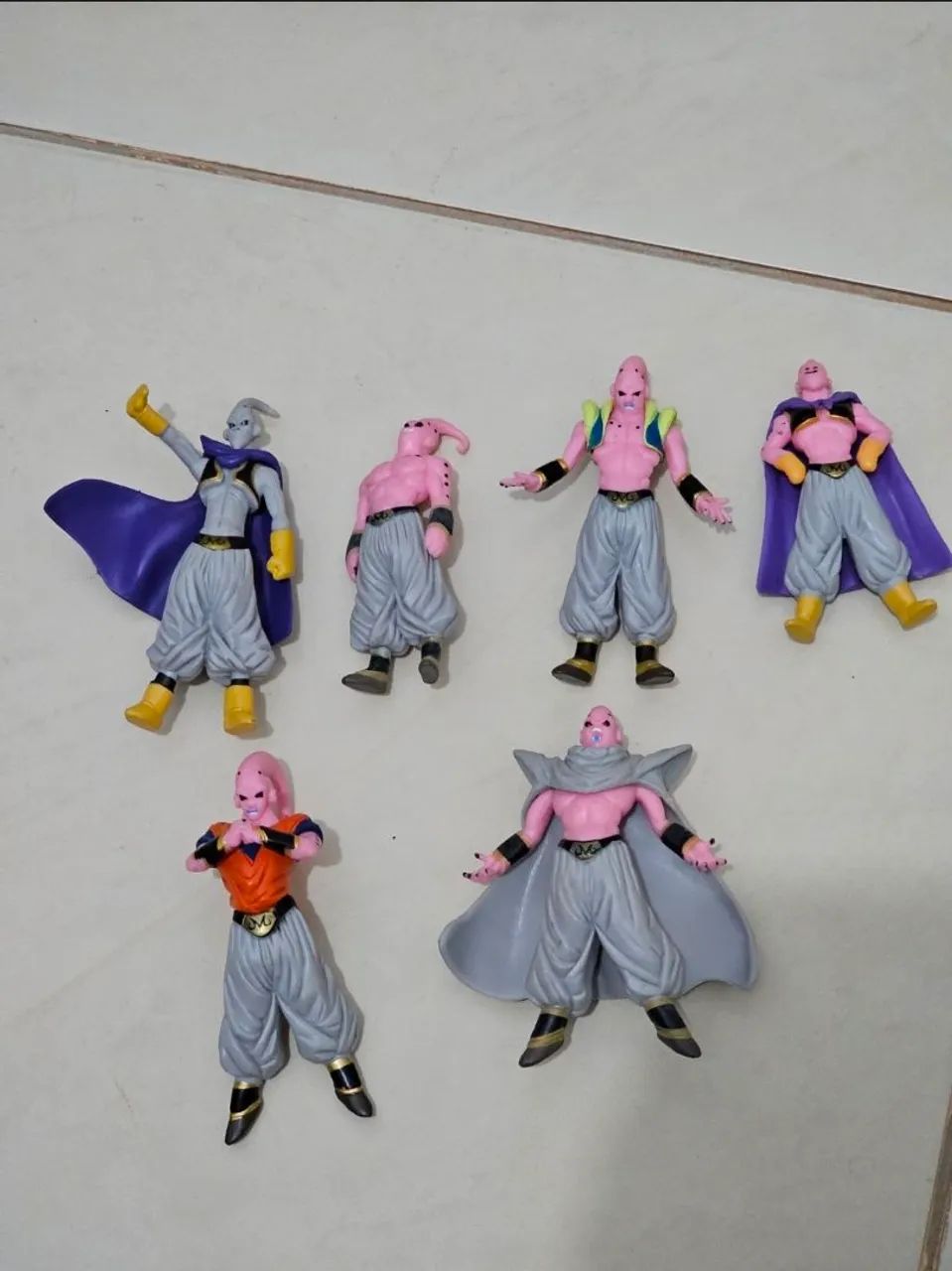 Bonecos majin buu