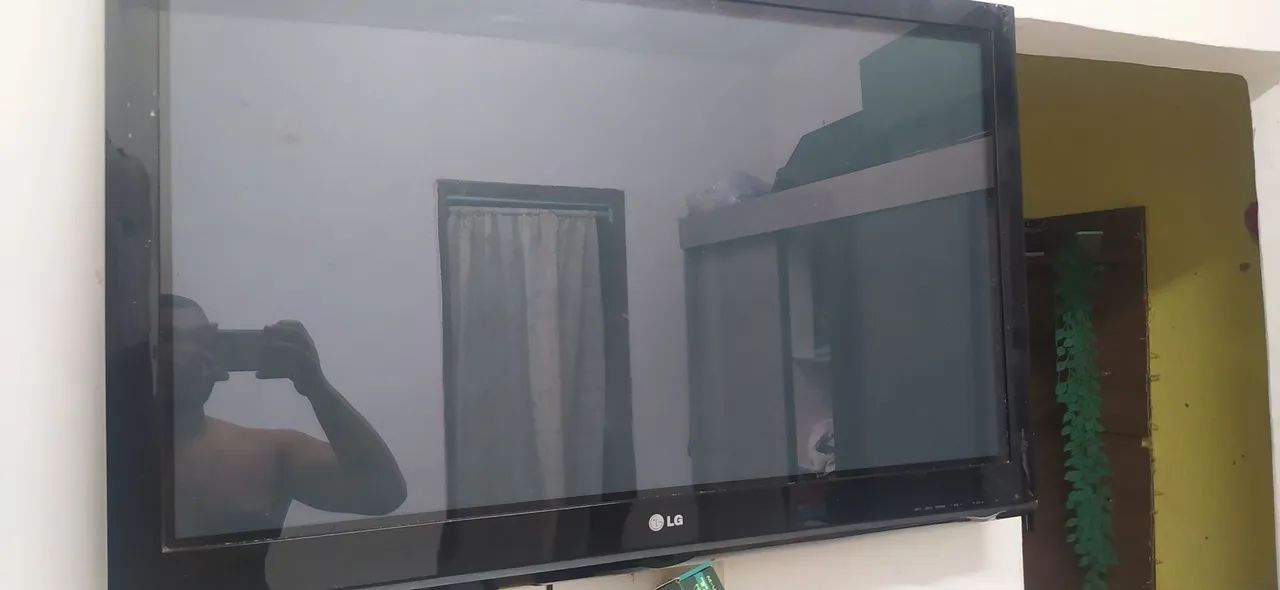 Televisão LG 42 polegadas com defeito 