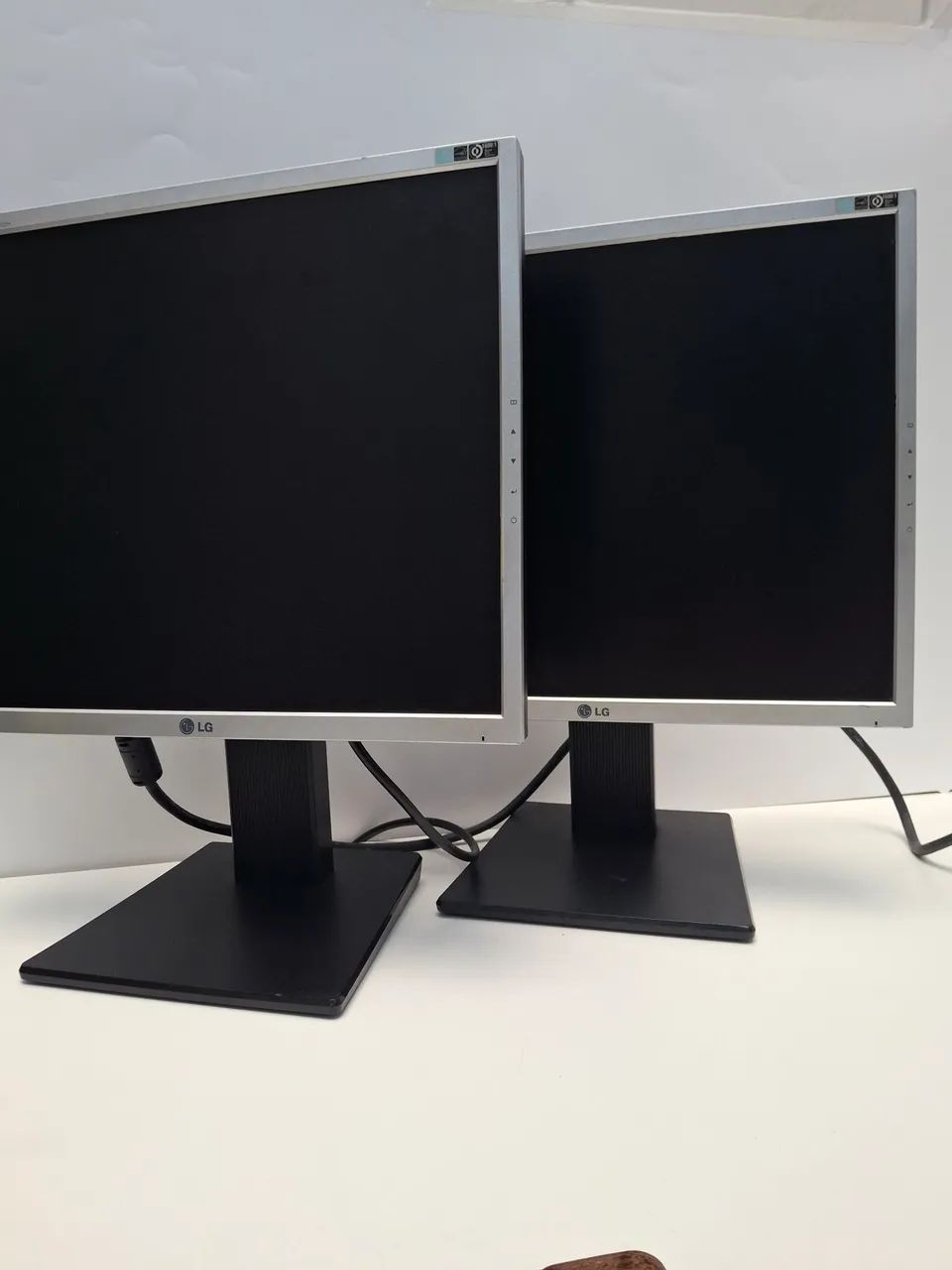 KIT 2 MONITORES LG 19" - EM OTIMO ESTADO