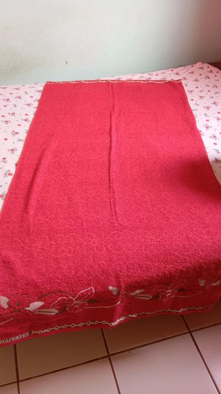 Vendo toalhade banho linda grande  - Foto 2