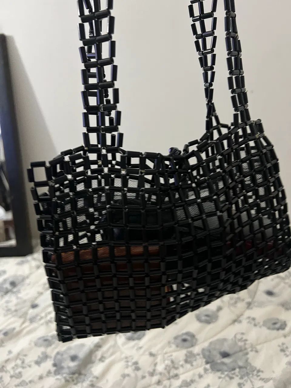 Bolsa de tule e miçangas