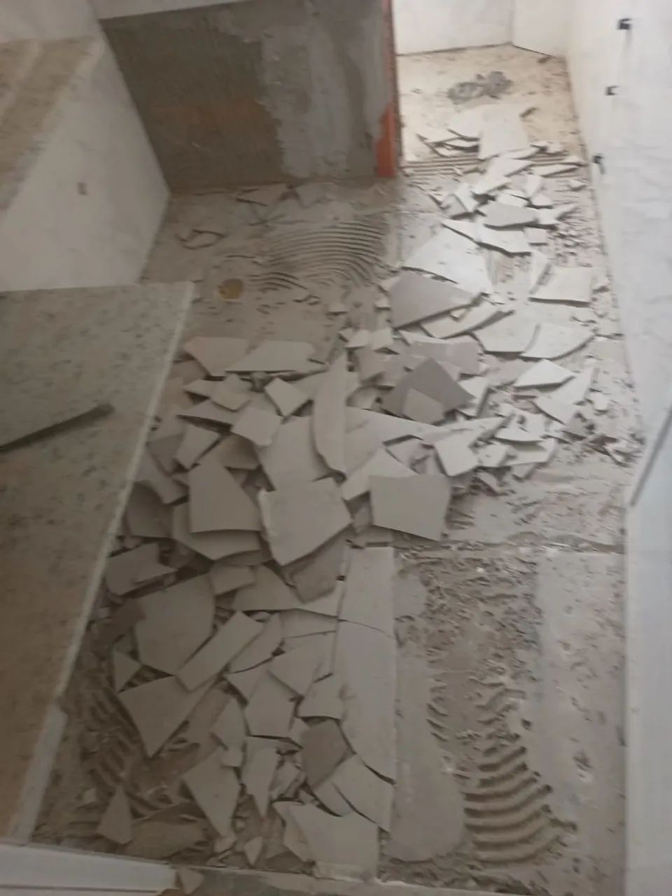 Pedreiro e pintor azulejista 