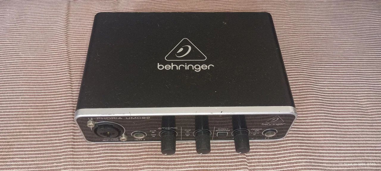 Interface de áudio U-PHORIA UMC22