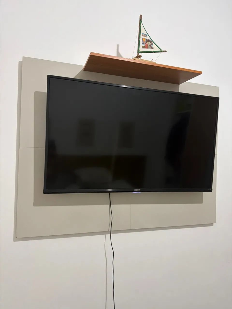 PAINEL PARA TV 55 POLEGADAS - off white e freijó - Foto 3