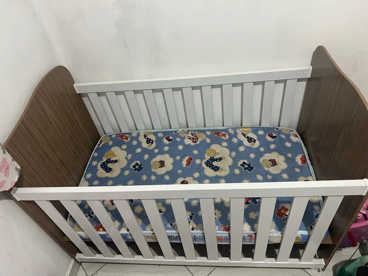 Berço semi novo com colchão 