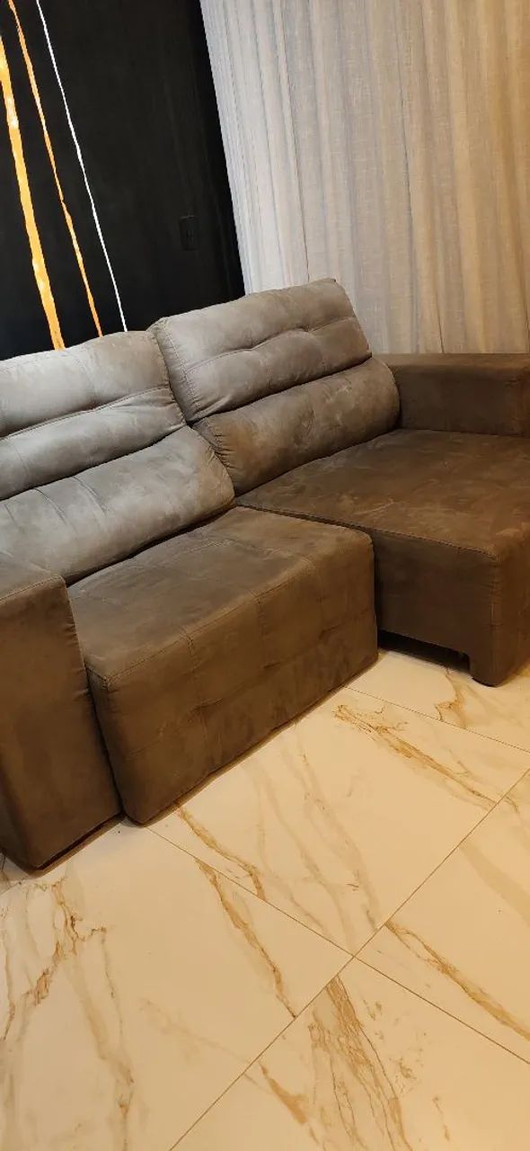 Sofa reclinável confortável.