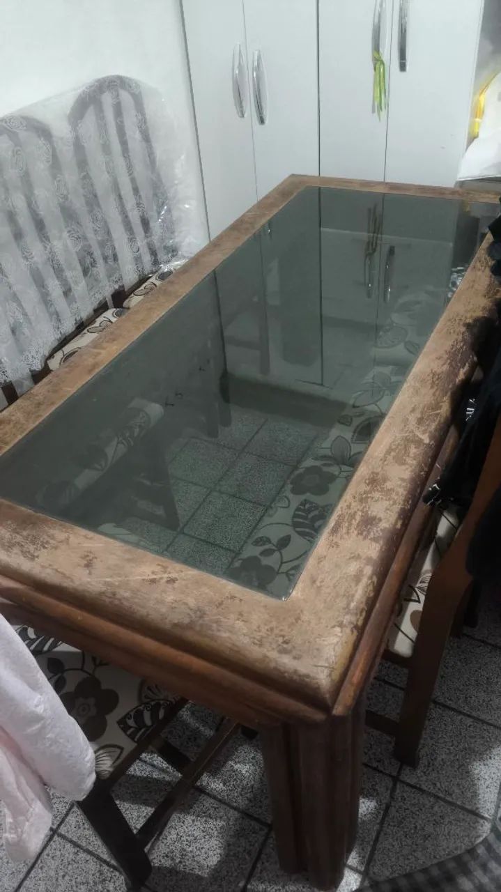 Mesa 8 lugares de madeira com vidro - Foto 2