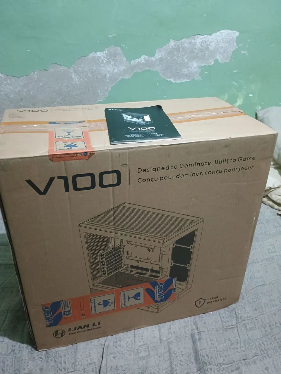 Gabinete gamer marca Lian li modelo V100