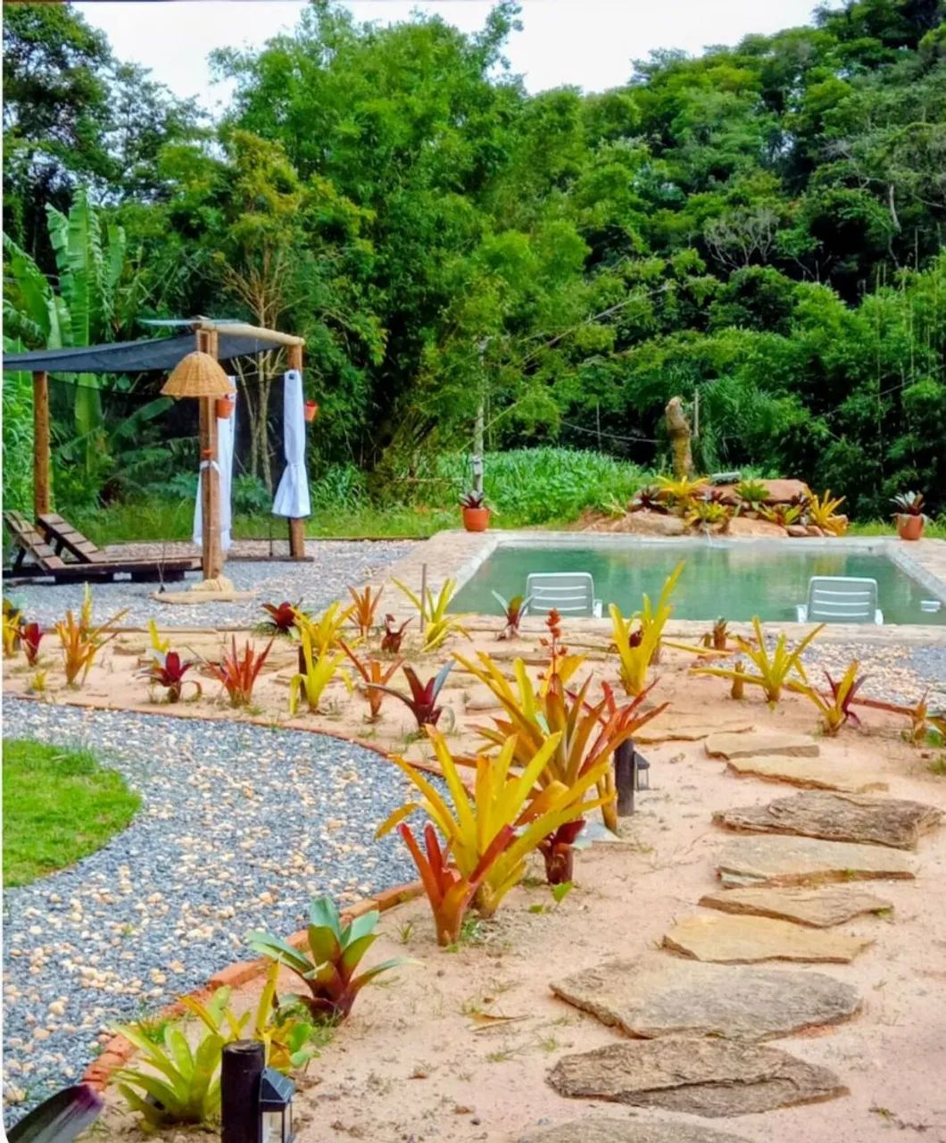 Lindo Sitio c água corrente entre Vale das Videiras e Pati de Alferes 