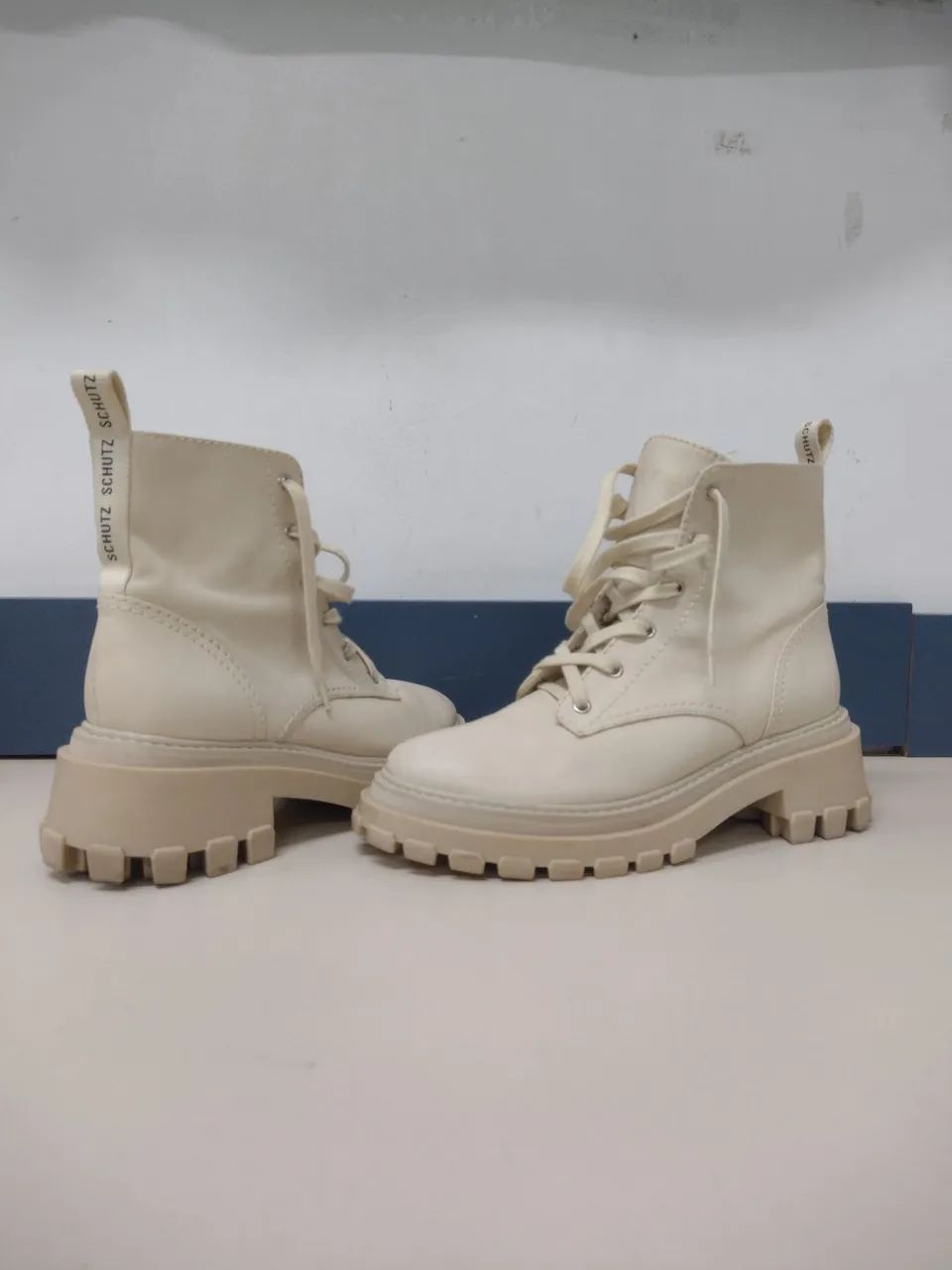 bota schutz