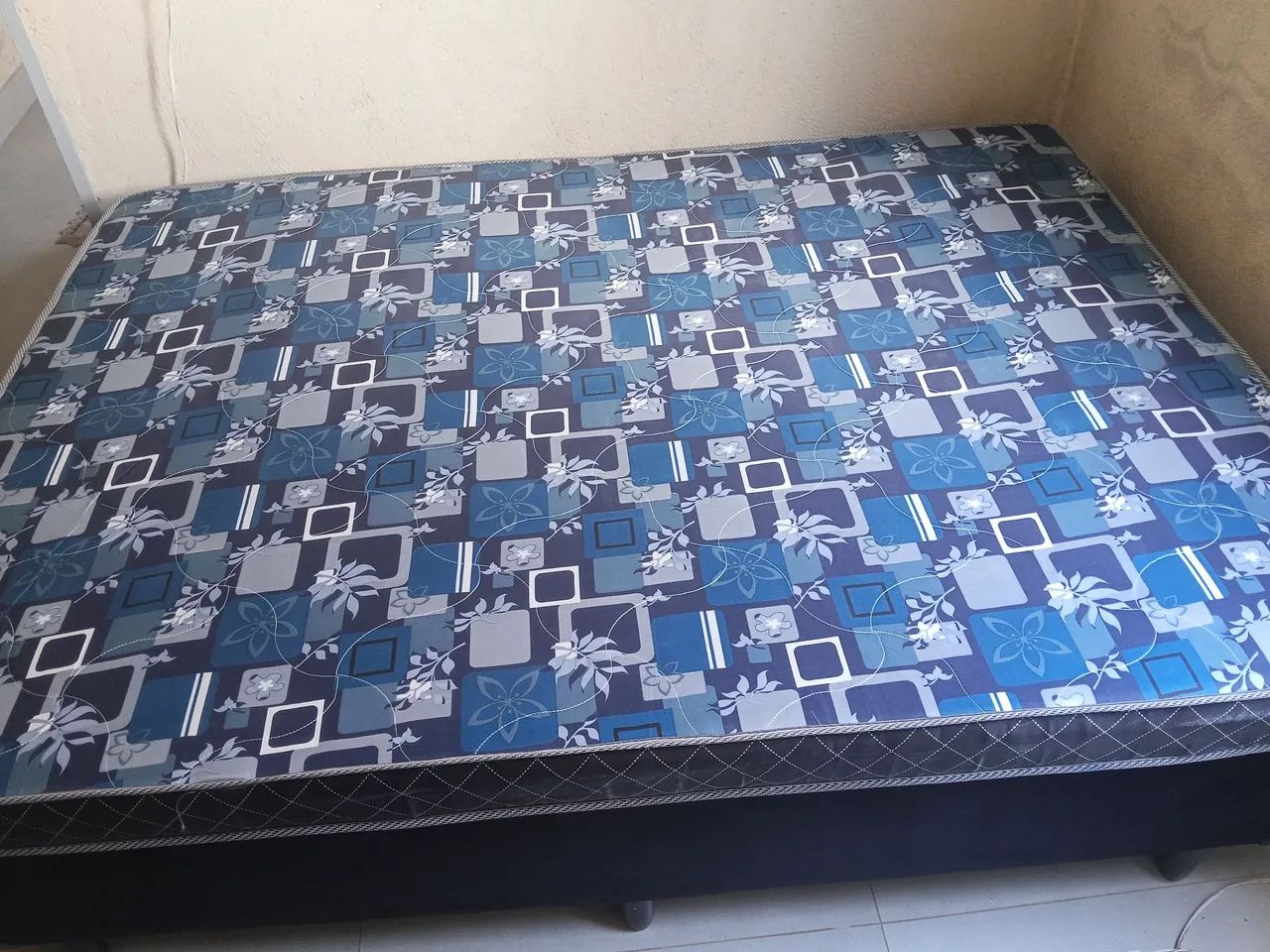 L Cama Box Casal com Colchão - Seminova e Confortável - Foto 3