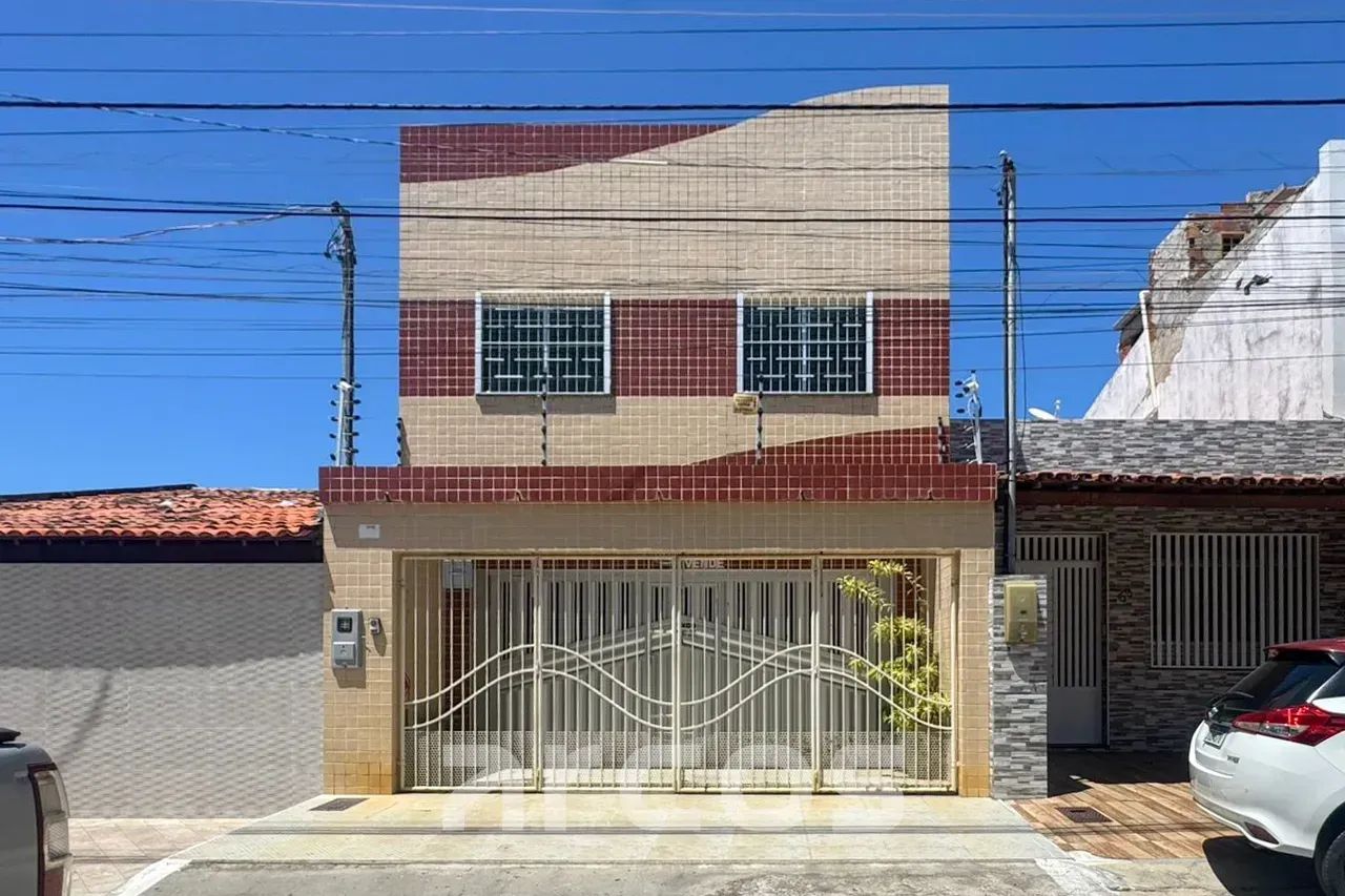 Casa à Venda no Suíssa | 220m² | 5 Quartos | 3 Suítes | 3 Vagas