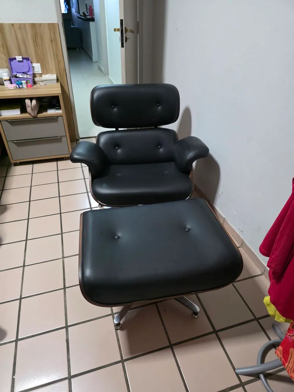 Poltrona com purê em couro sintético 
