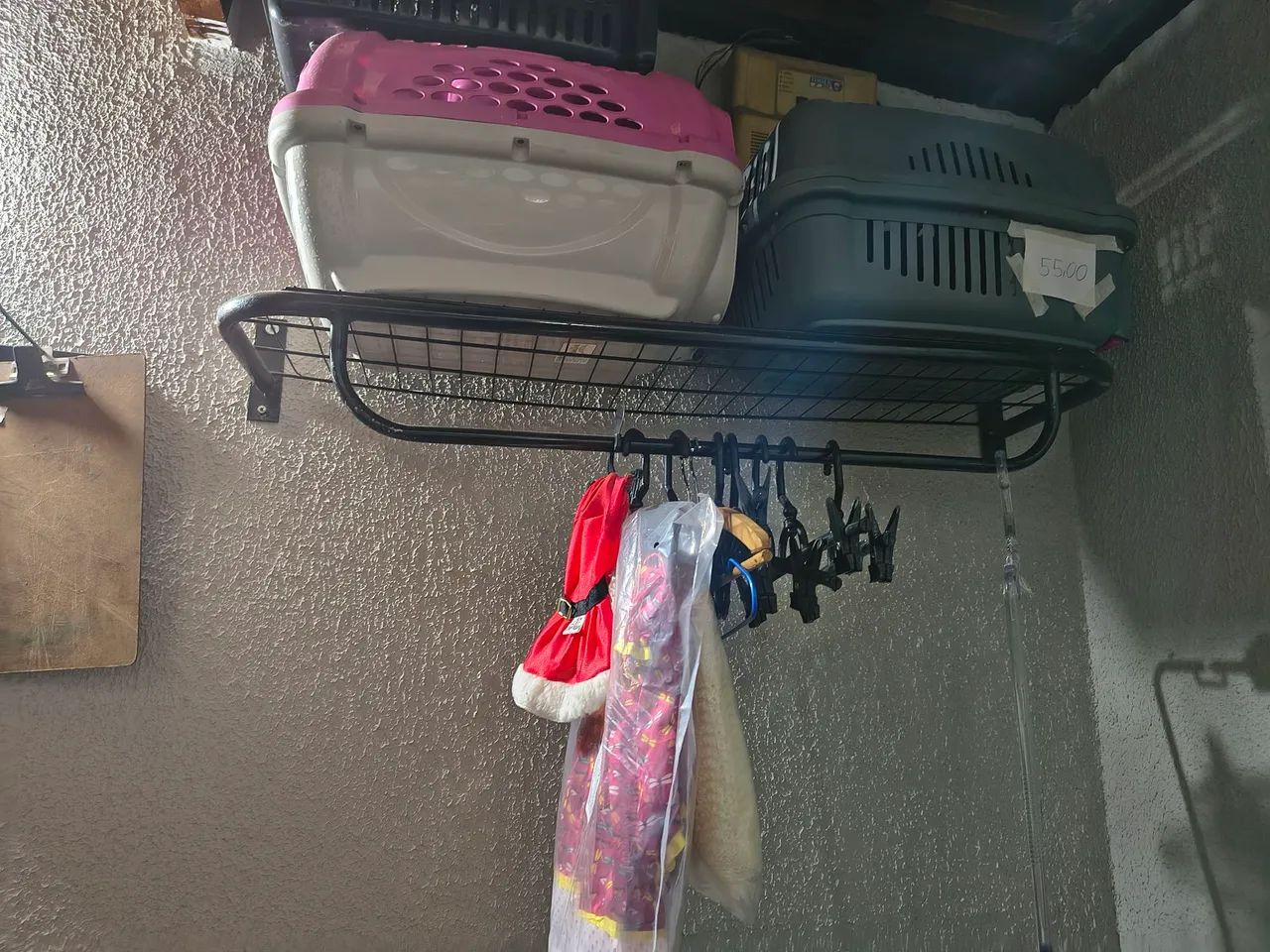 Prateleira e  cabides