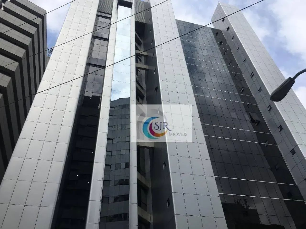 Sala comercial de 446 m² em vão livre com 10 vagas de garagem!!