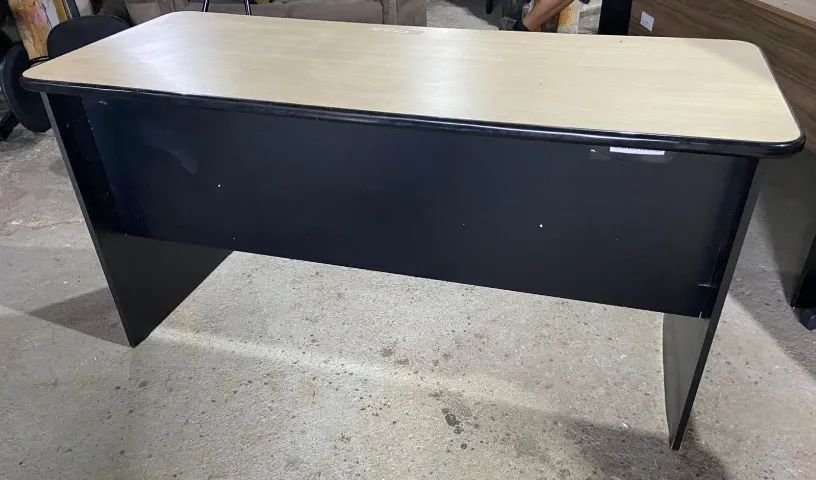Escrivaninha de mdf, preta e amarela. - Foto 2