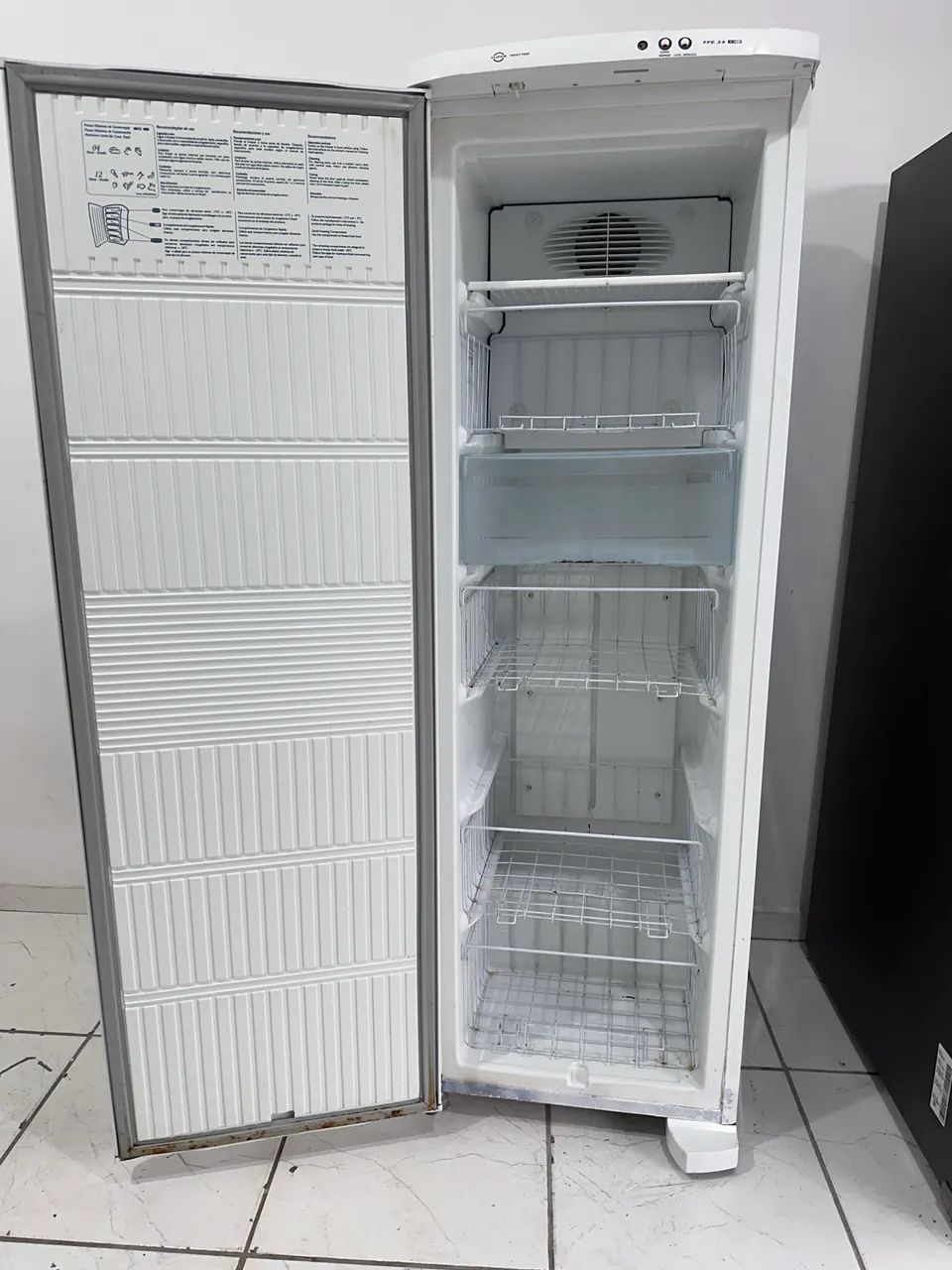 Freezer vertical Electrolux  - Foto 4