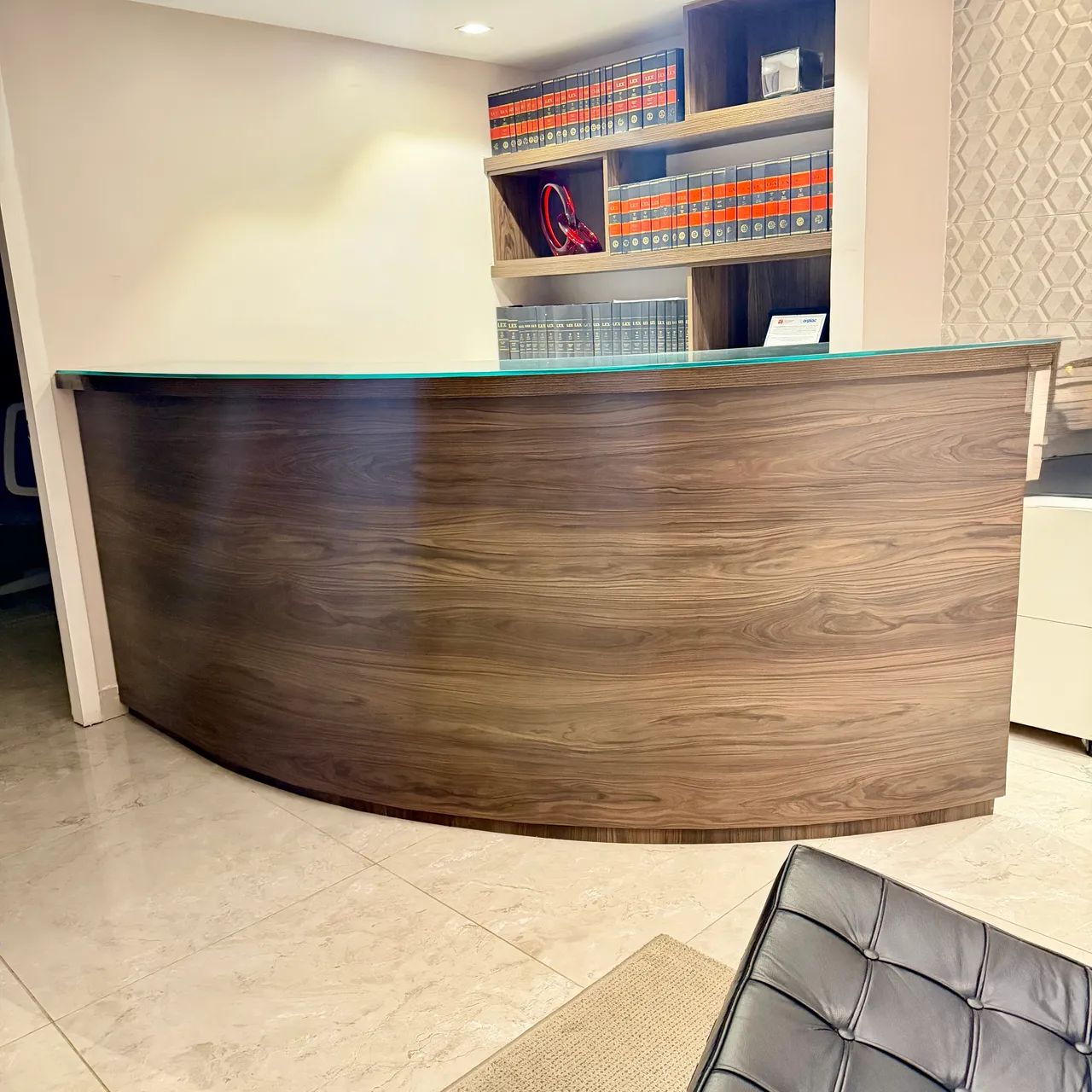 Balcão de Recepção Curvo 3m e Vidro 10mm