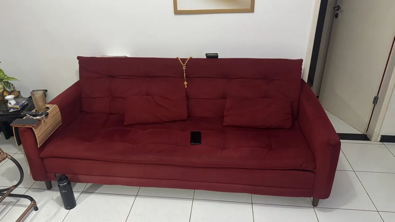 Sofá vinho bem conservado designe moderno tamanho 2.20m