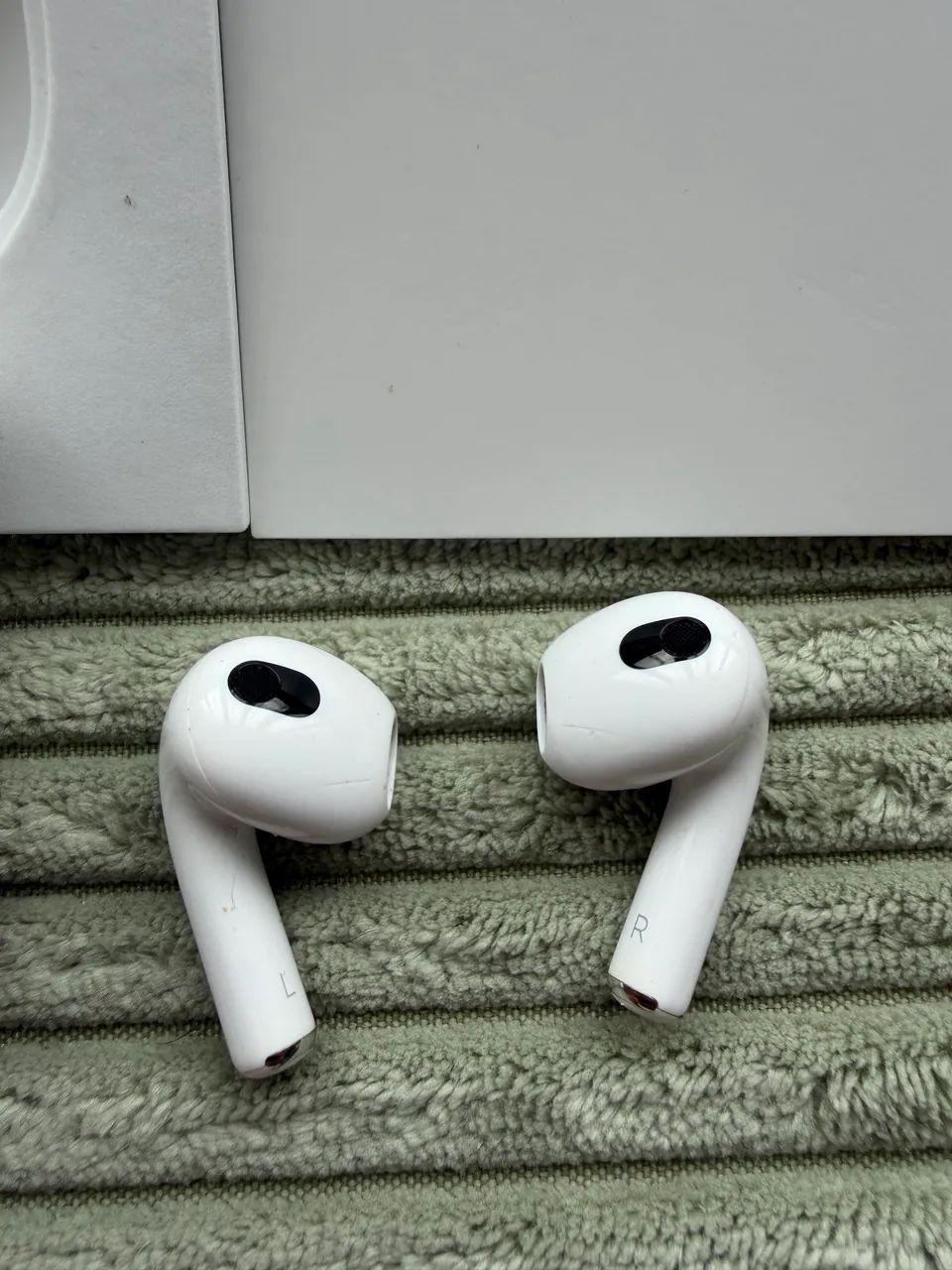 AirPods 3ª Geração Original Apple + Caixa e Cabo Original - Foto 2
