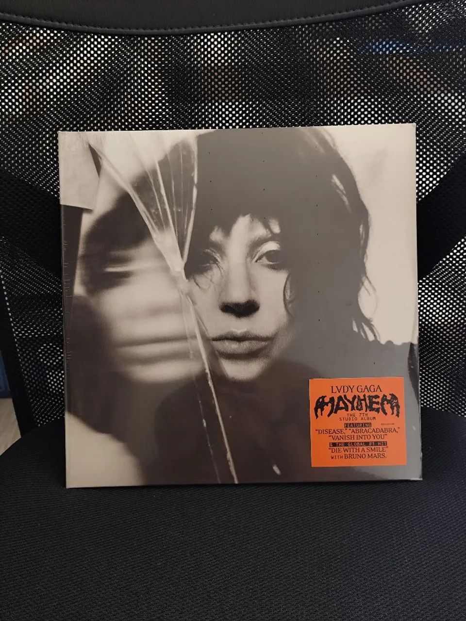 Vinil Lady Gaga - MAYHEM (Standard Black 2LP) - Importado - Foto 2