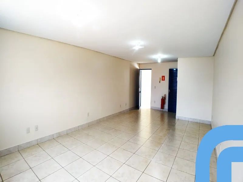 Sala comercial sobreloja número 08 com 38 m², na Avenida Mangalô. - Foto 3